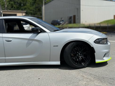 Used 2019 Dodge Charger R/T w/ Blacktop Package RWD image 10
