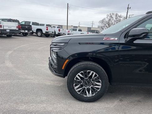 Used 2025 Chevrolet Suburban Z71 image 4