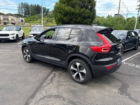 Used 2023 Volvo XC40 B5 Plus w/ Driver Assist Package AWD/4WD image 4
