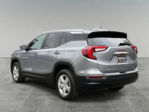 Used 2024 GMC Terrain SLE image 12