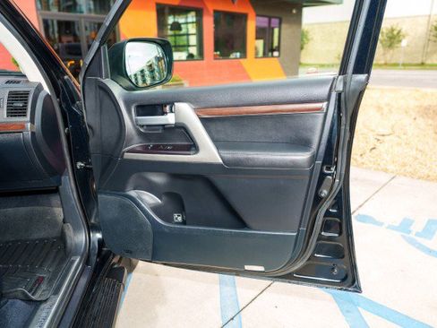 Used 2017 Toyota Land Cruiser image 23