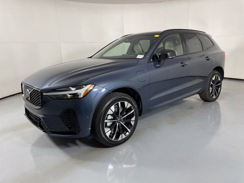 New 2026 Volvo XC60 T8 Plus w/ Protection Package Premier image 4