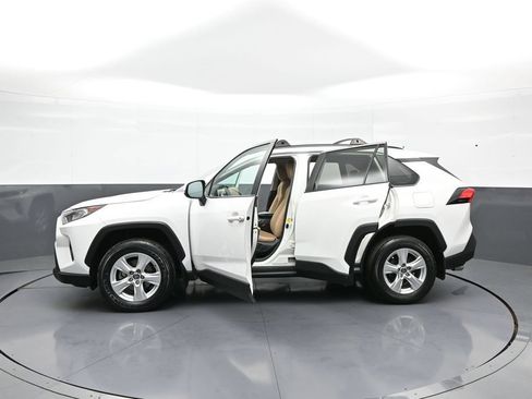 Used 2021 Toyota RAV4 XLE AWD/4WD image 41