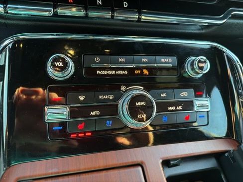 Used 2023 Lincoln Navigator Reserve image 15