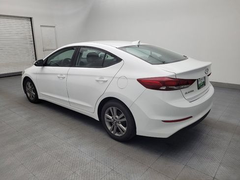 Used 2017 Hyundai Elantra SE FWD image 3