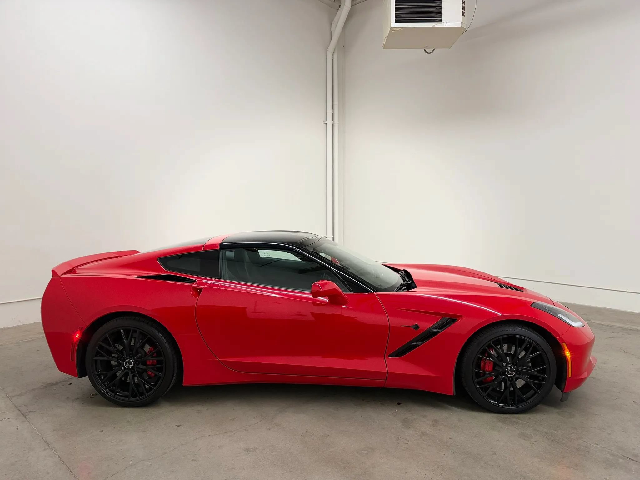 Used 2016 Chevrolet Corvette Stingray Coupe RWD image 3