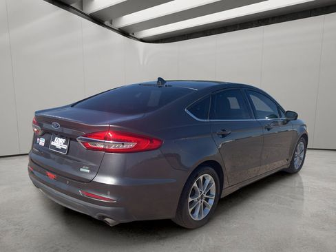 Used 2019 Ford Fusion SE FWD image 5