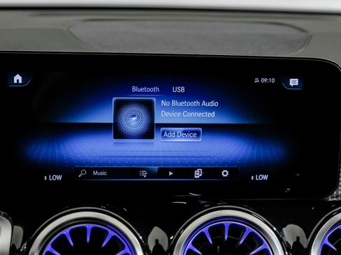 Used 2023 Mercedes-Benz GLB 250 4MATIC w/ Premium Package image 36