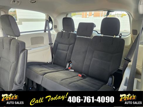 Used 2018 Dodge Grand Caravan SE w/ UConnect Hands-Free Group image 12