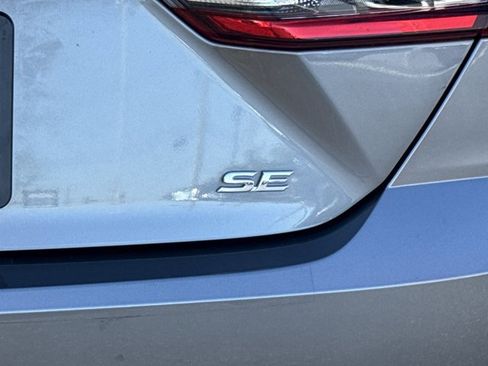 Used 2025 Toyota Camry SE image 9