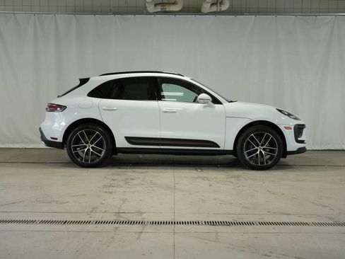Certified 2025 Porsche Macan AWD/4WD image 8