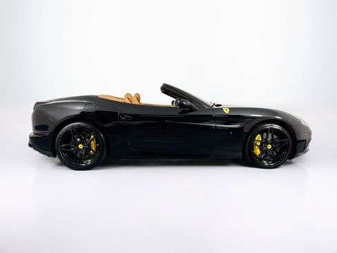 Used 2017 Ferrari California T RWD image 4