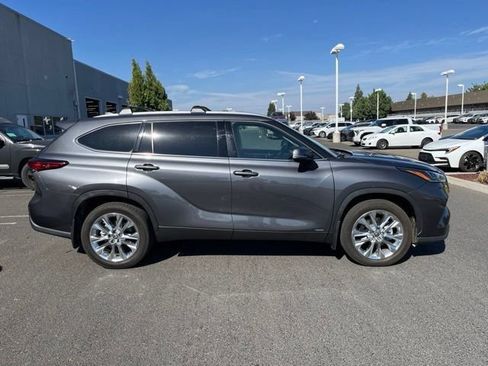 Used 2023 Toyota Highlander Limited AWD/4WD image 3