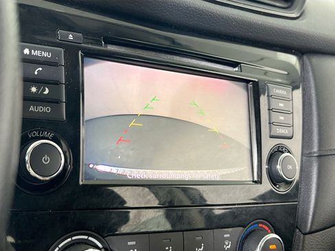 Used 2018 Nissan Rogue S AWD/4WD image 13