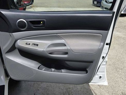 Used 2006 Toyota Tacoma PreRunner RWD image 17