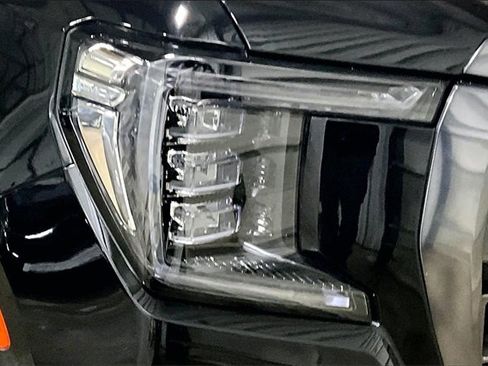 Used 2023 GMC Yukon XL AT4 image 4