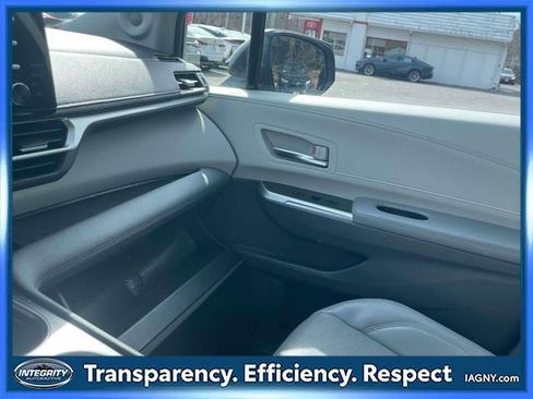 Certified 2024 Toyota Sienna Limited image 34