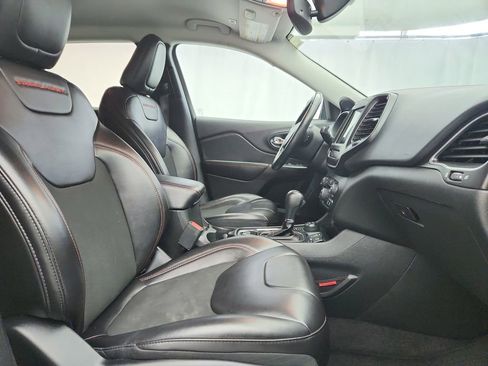 Used 2019 Jeep Cherokee Trailhawk w/ Comfort & Convenience Group image 24