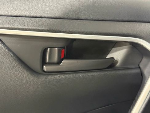 Used 2021 Toyota RAV4 SE image 60