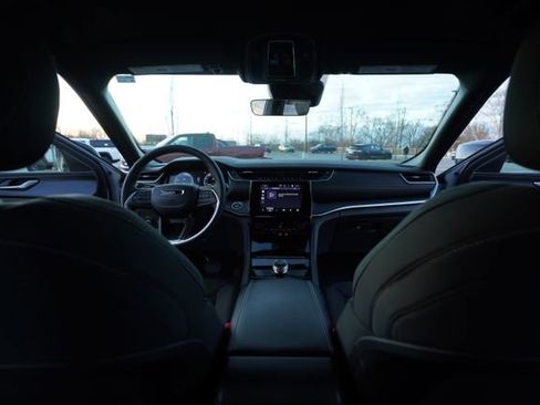 Used 2025 Jeep Grand Cherokee Laredo w/ Luxury Tech Group I image 24