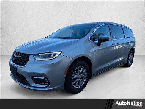 Used 2023 Chrysler Pacifica Touring-L FWD image 1