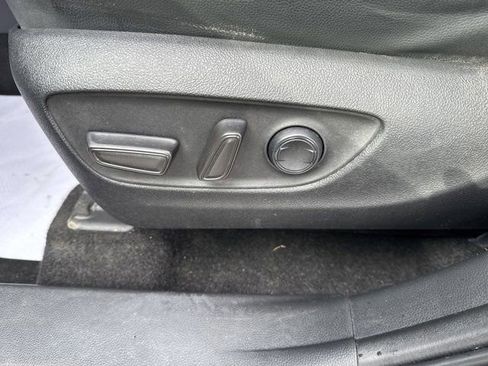 Used 2023 Toyota Highlander XLE image 22