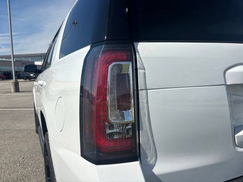 Used 2018 GMC Yukon SLT w/ Premium Edition AWD/4WD image 10