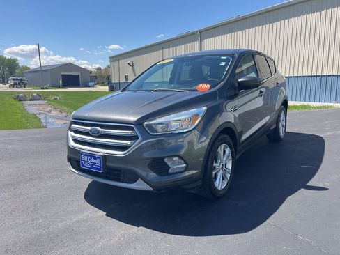 Used 2017 Ford Escape SE FWD image 8
