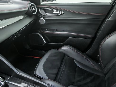 Used 2017 Alfa Romeo Giulia Quadrifoglio image 38