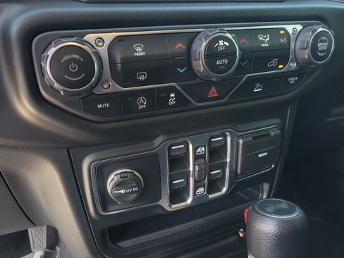 Used 2022 Jeep Wrangler Unlimited Sport AWD/4WD image 21