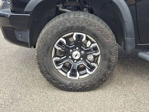 Used 2024 Chevrolet Silverado 1500 ZR2 image 8