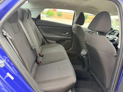 Used 2021 Hyundai Elantra SE FWD image 20