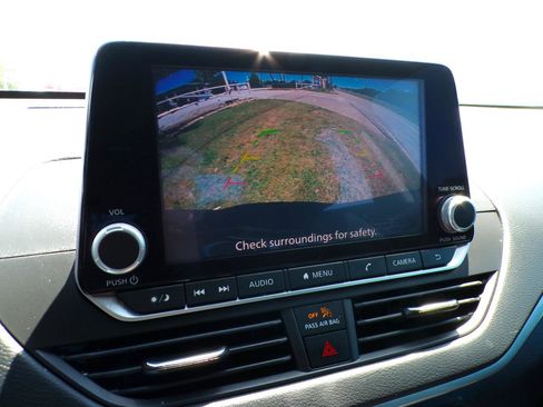 Used 2025 Nissan Altima 2.5 S FWD image 11