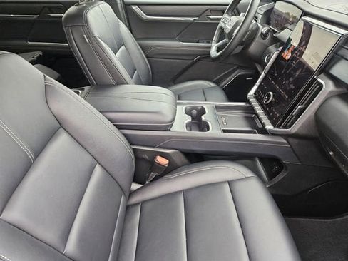 Used 2024 GMC Acadia Elevation FWD image 15