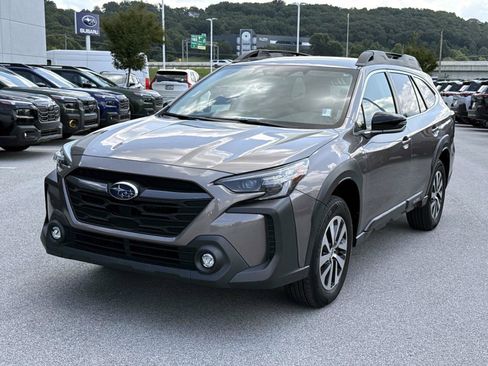 Used 2024 Subaru Outback Premium AWD/4WD image 8
