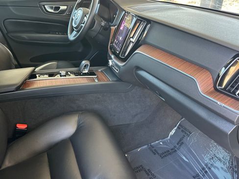 Certified 2023 Volvo XC60 B5 Plus w/ Climate Package FWD image 18