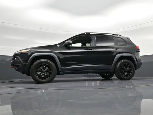 Used 2017 Jeep Cherokee Trailhawk w/ Comfort/Convenience Group AWD/4WD image 35
