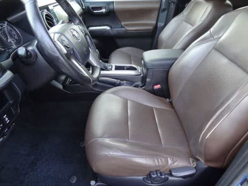 Used 2016 Toyota Tacoma Limited AWD/4WD image 6