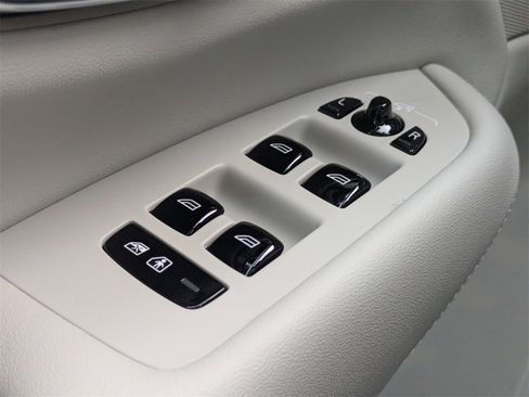 New 2026 Volvo XC90 B6 Ultra w/ Protection Package image 32