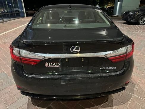 Used 2017 Lexus ES 300h w/ Luxury Package FWD image 2
