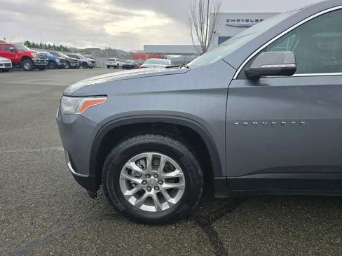 Used 2021 Chevrolet Traverse LT image 19