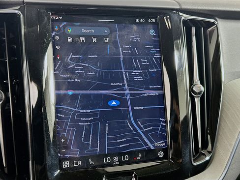 Used 2025 Volvo XC60 B5 Plus image 22