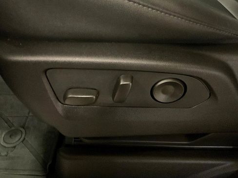 Used 2023 Chevrolet Suburban Z71 w/ Luxury Package image 18