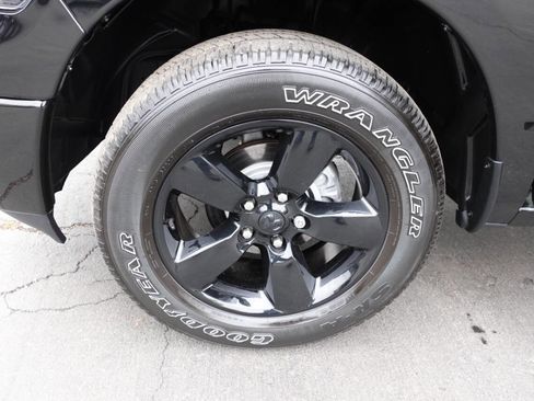 Used 2023 RAM 1500 Classic SLT w/ Electronics Convenience Group AWD/4WD image 58