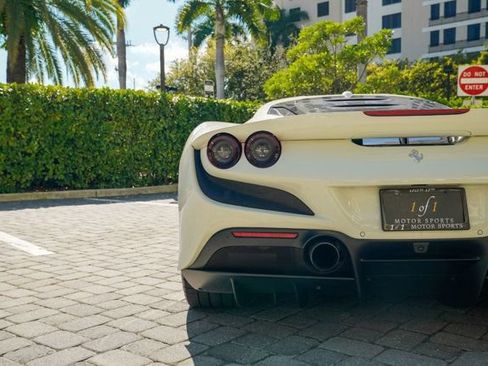 Used 2021 Ferrari F8 Tributo image 24
