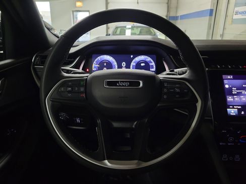 Used 2024 Jeep Grand Cherokee L Altitude AWD/4WD image 26