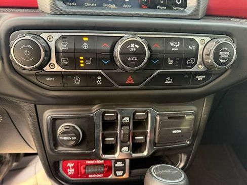 Used 2022 Jeep Gladiator Rubicon w/ LED Lighting Group AWD/4WD image 23