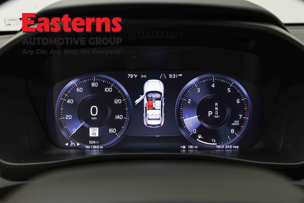 Used 2021 Volvo XC40 T4 Momentum FWD image 17