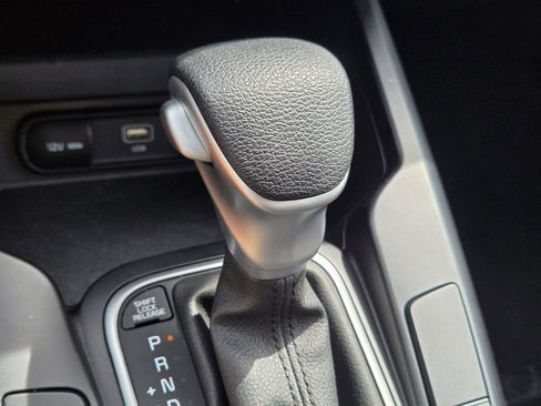 Certified 2025 Kia Soul LX w/ LX Technology Package FWD image 28