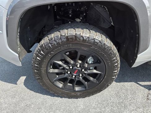 Used 2025 Toyota Tundra Limited AWD/4WD image 15